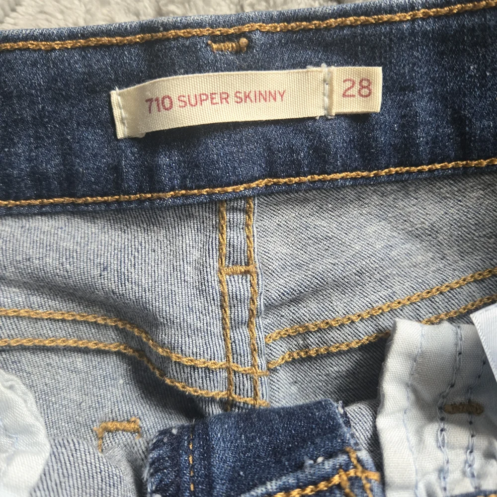 Levi's Classic Dark Wash Slim Jeans - Blue - Picture 3 of 5